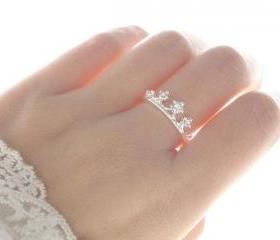  Delicate Rhinestones Crown Ring (2 Colors!)