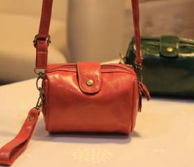Vintage Inspired Petite Shoulder Bag / Handbag (2 Colors!)
