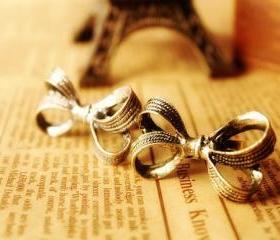 Retro Laced Ribbon Ring
