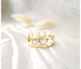 Delicate Crown Ring